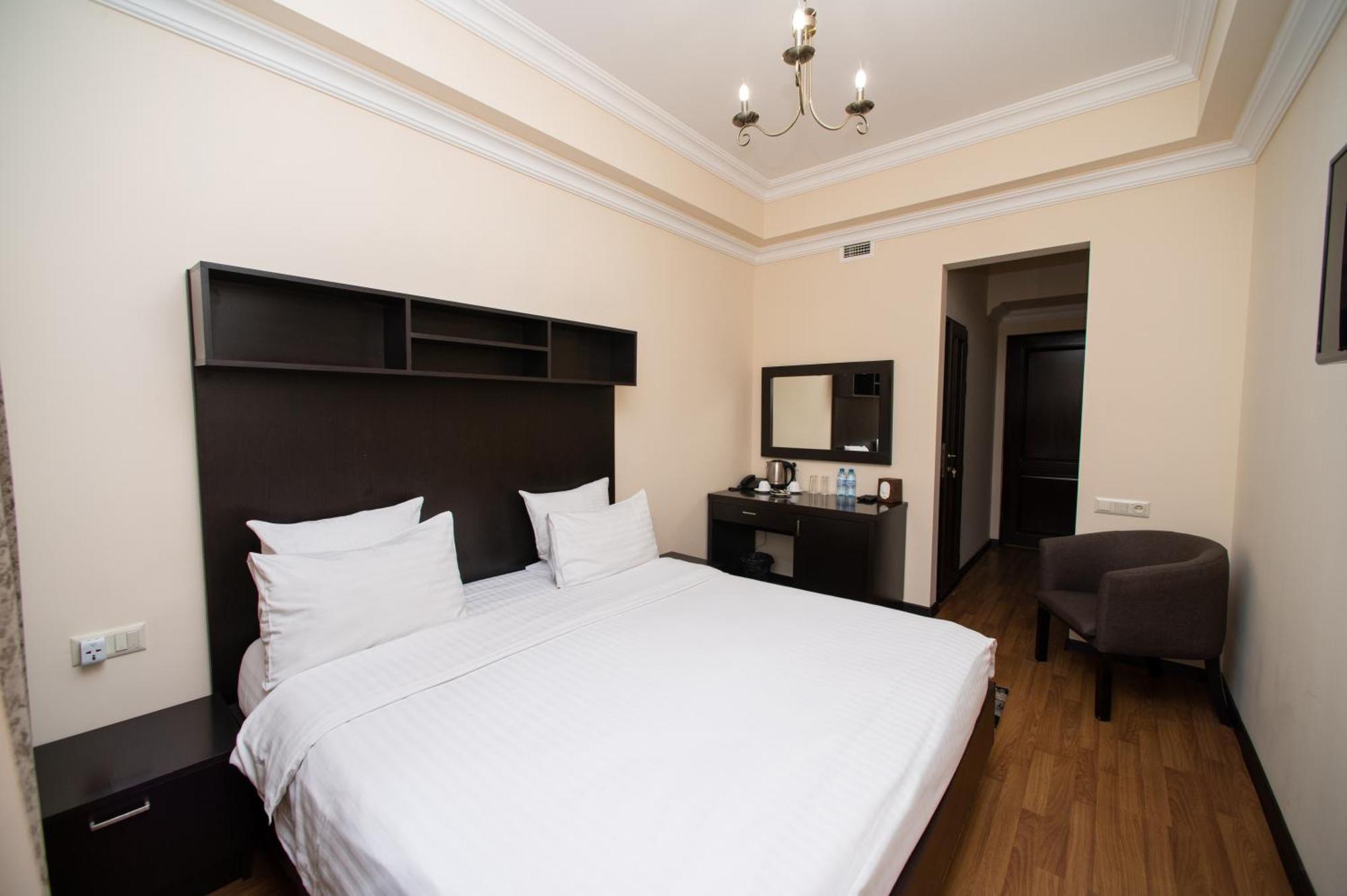 14 Floor Hotel Jerevan Rom bilde